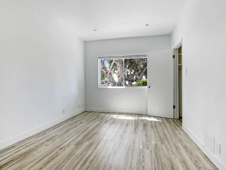 519 Hill St in Santa Monica! Steps to Main St and the beach! — Photo 14