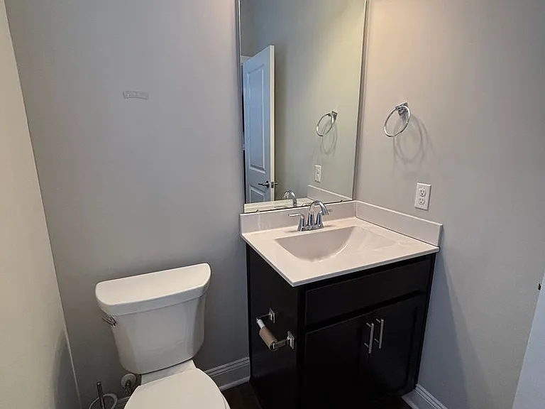 86 Hawthorne Dr — Photo 8