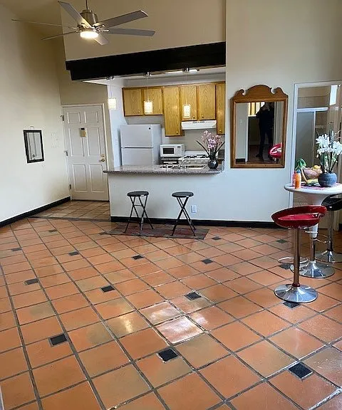 1943 Vista Del Mar Ave #7 — Photo 1