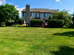 6522 Kings Mill Dr, Canton, MI 48187