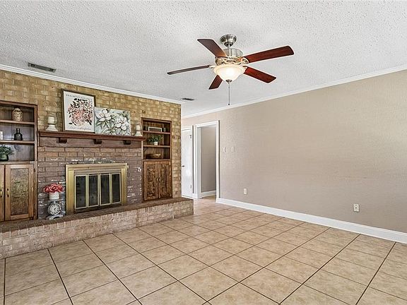 4th image of 409 Rustling Pine Dr