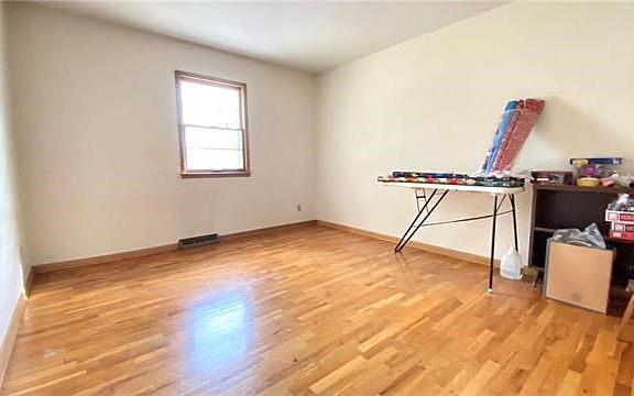 5th image of 3413 Linda Ln