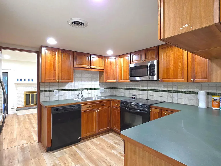 25 Village Dr — Photo 11