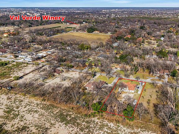 2nd image of 121 Guyler Ln