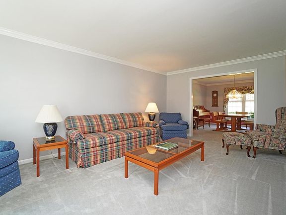 5th image of 6897 Maddux Dr
