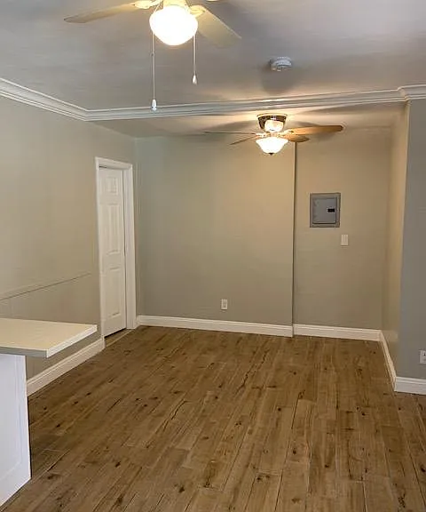302 S Horne St #5 — Photo 4