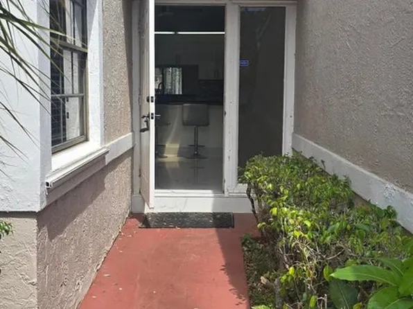 5161 NW 11th Ln, Pompano Beach, FL 33064