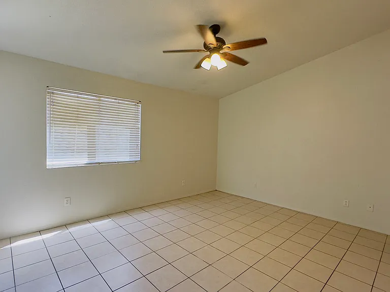 8625 W Edgemont Ave — Photo 7