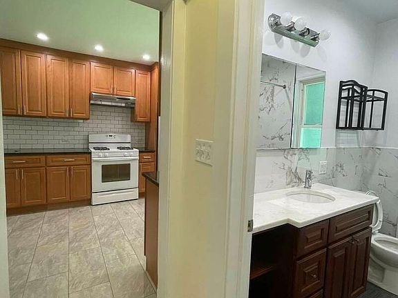 5th image of 54 Taft Ave #12