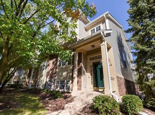 2866 N Greenwood Ave, Arlington Heights, IL 60004