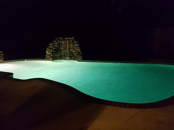 2nd image of 321 W Meadowbrooke Dr
