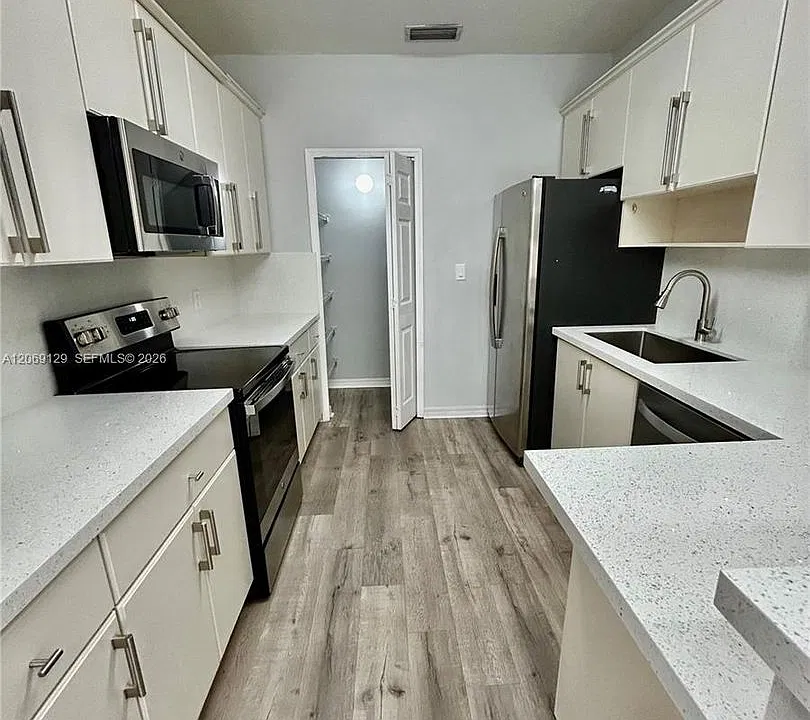 607 NE 35th Ave #607