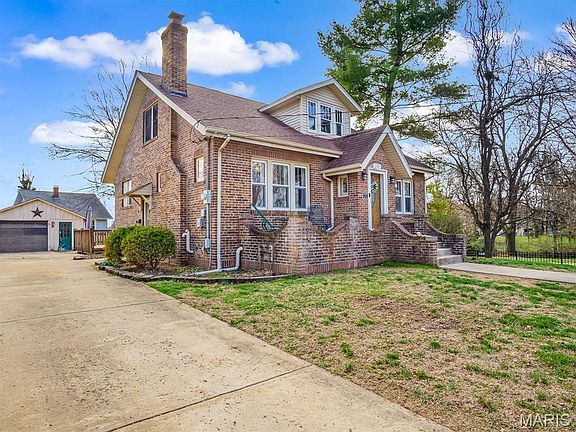 2nd image of 240 N Main St