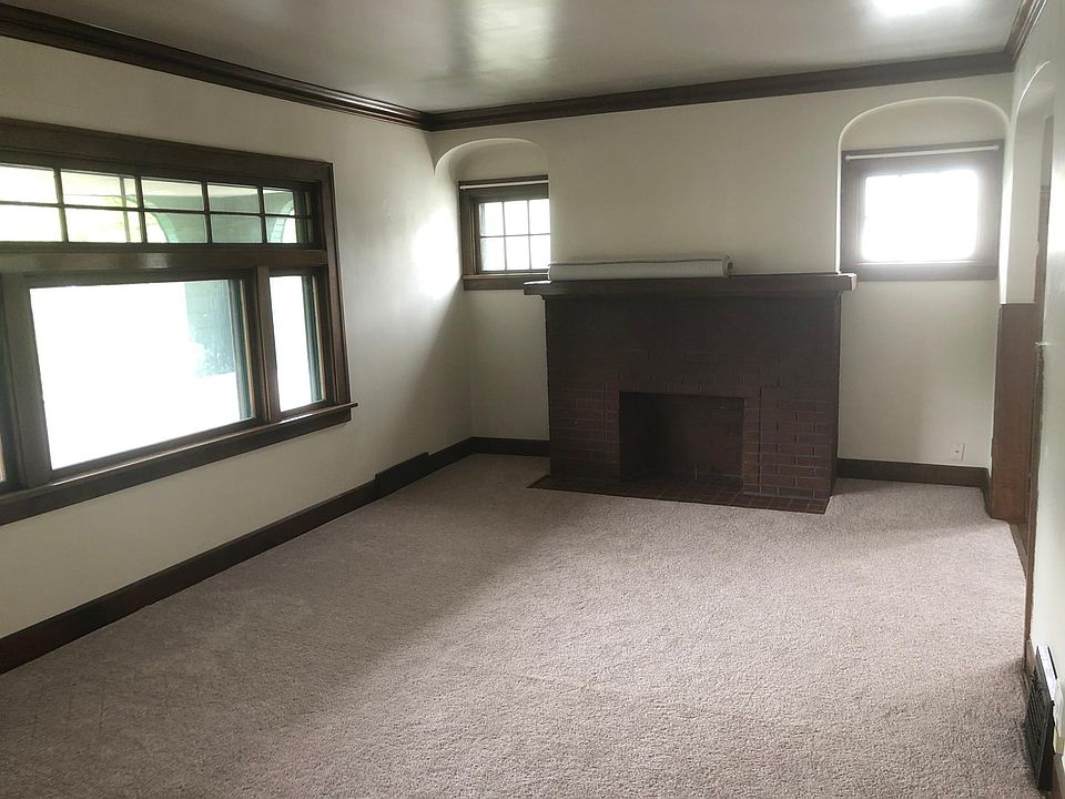 Living room with newly installed carpeting