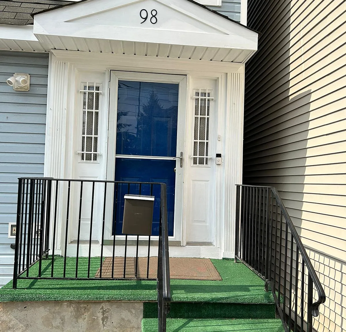 3 bed, 2112 sqft, $2,300 — Photo 1