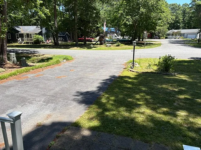 94 Nottingham Ln — Photo 17