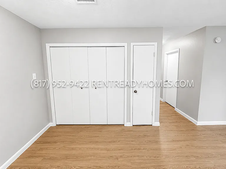 318 Frontier Dr. * — Photo 10