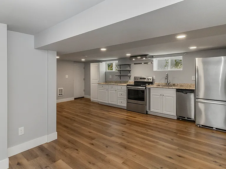 4246 S Graham St #BASEMENT — Photo 6