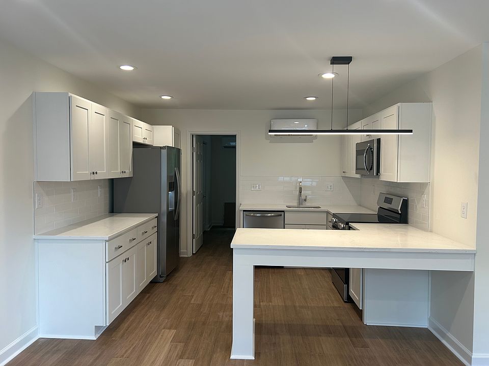 1st image of 1309 Hudson Ave #9