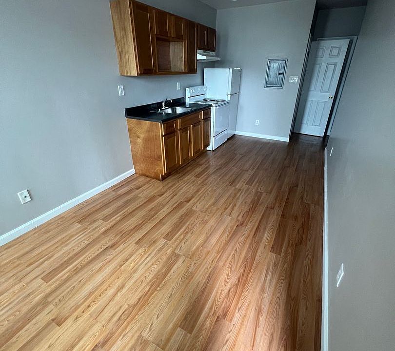 2nd image of 3178 Amber St Floor 1