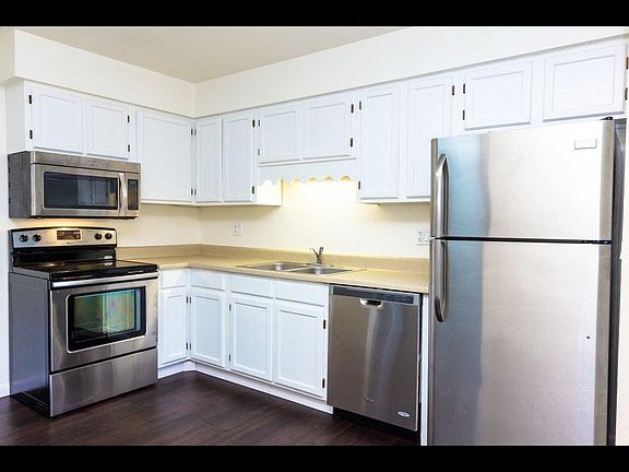 4th image of 472 S Gilbert St #F8e9d333d