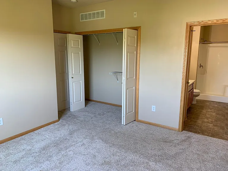 1805 SW White Birch Cir #3 — Photo 9