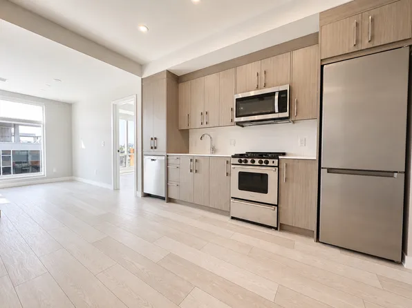 110 18a St NW #510, Calgary, AB T2N 2G9