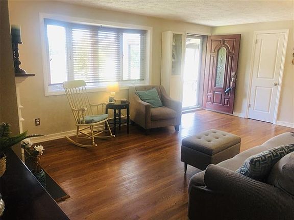 4th image of 1049 Thornwood Dr