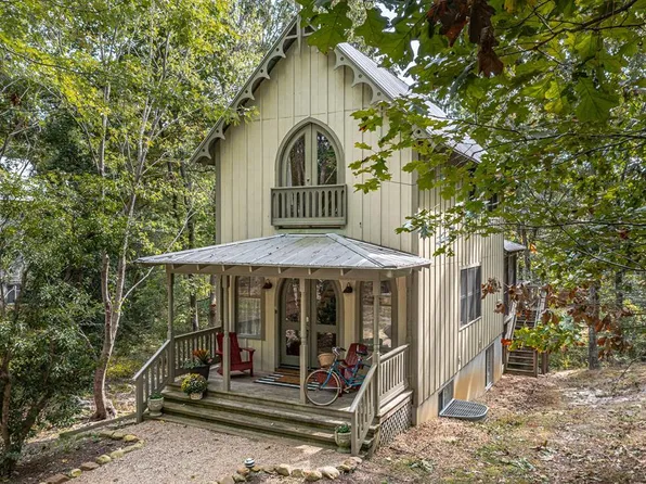 31 Spring St, Irvington, VA 22480