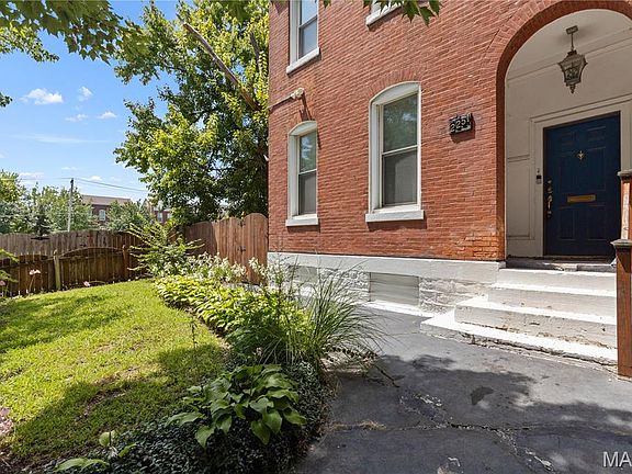 2nd image of 2251 Jules St
