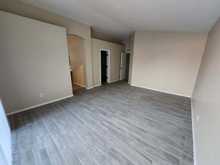 1512 E La Salle St — Photo 14