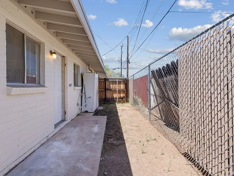1415 E Adelaide Dr — Photo 10