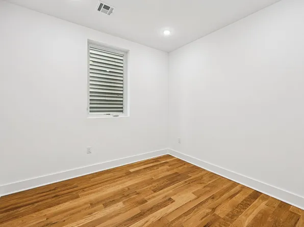 1003 Summit Avenue image 16 of 32