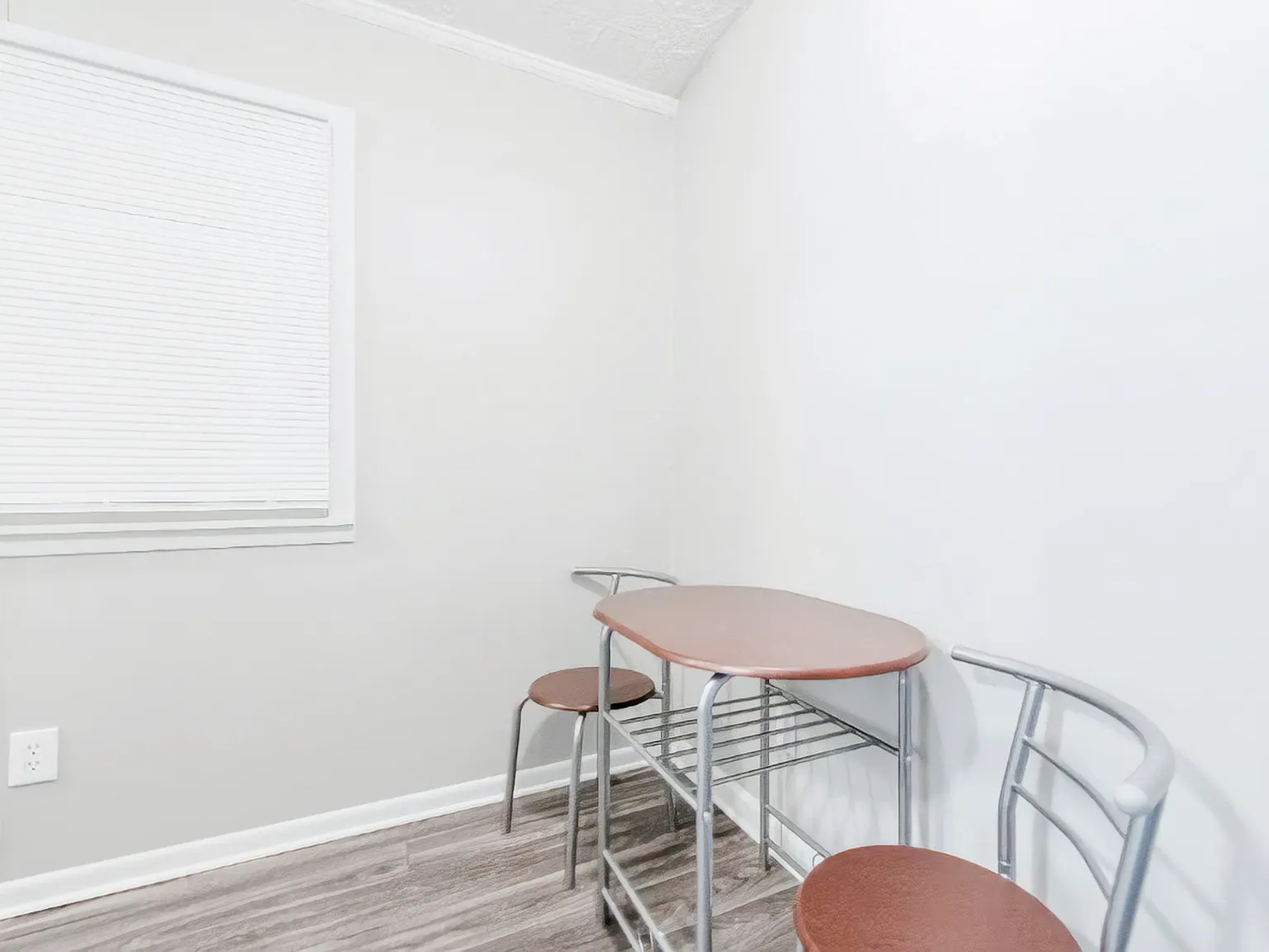 4 bed, 2.0 bath, 2000 sqft, $724 — Photo 4