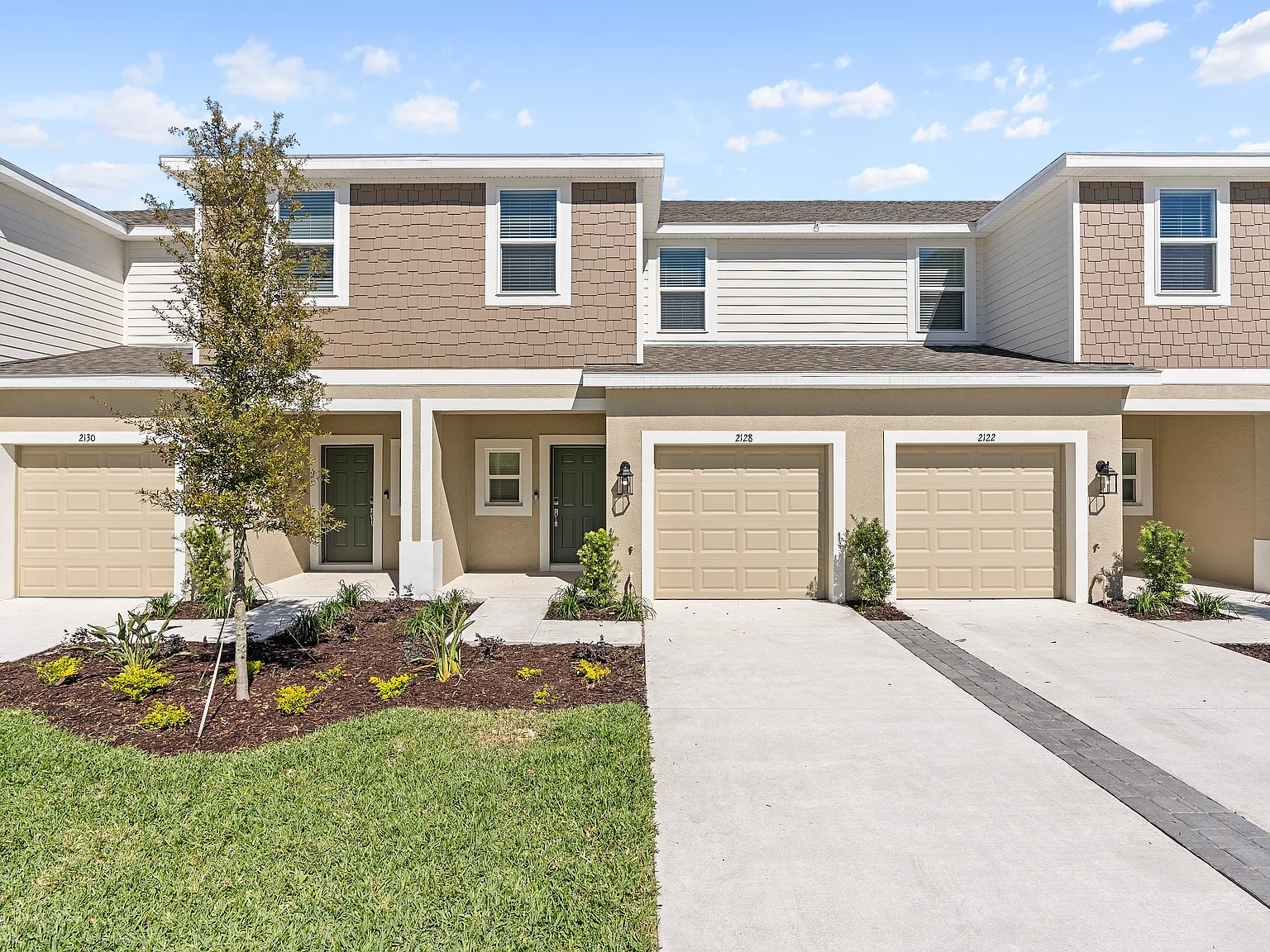 3 bed, 1373 sqft, $2,200 — Photo 1