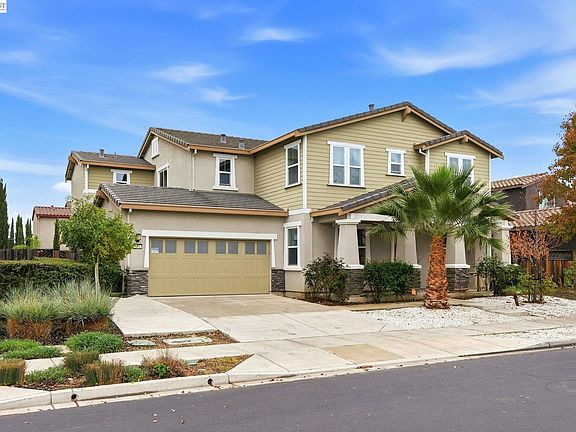 3rd image of 574 Mandevilla Dr