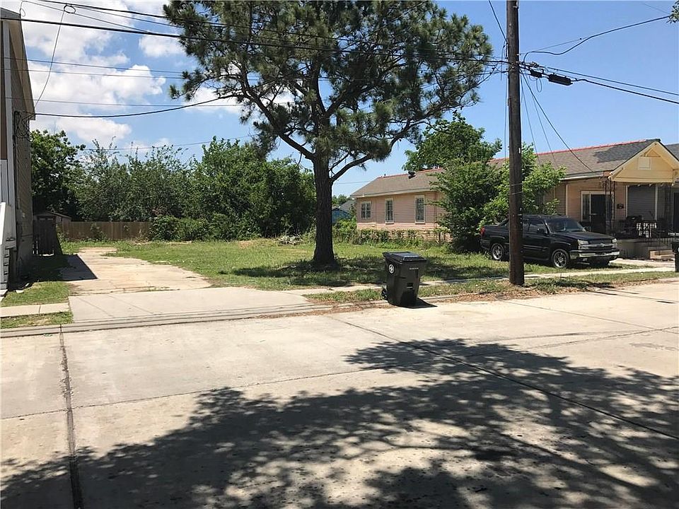 1st image of 1922 Desire St