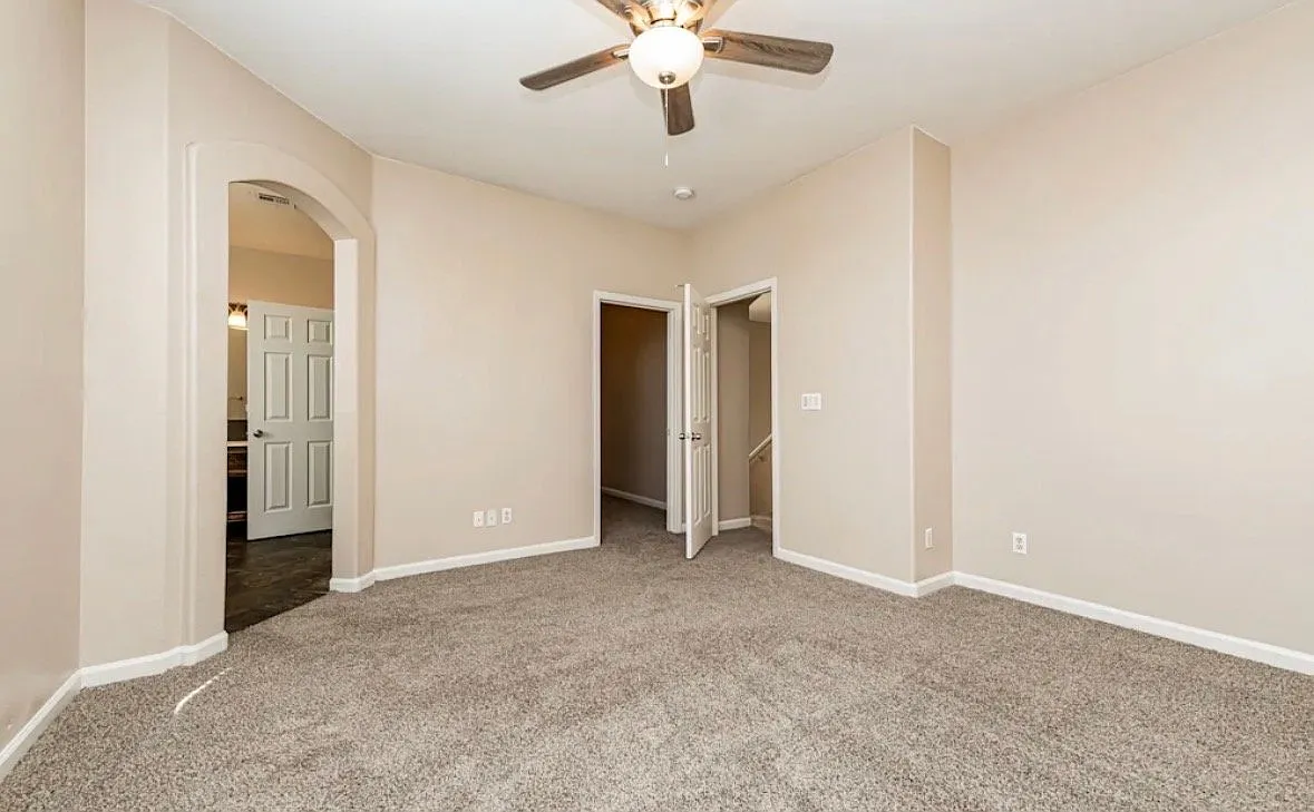 Charming 3 Bed, 2 Bath Single Family Home in Jacksonville, FL - $1800/month — Photo 4