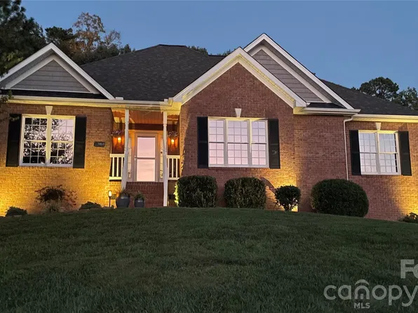 1463 Brookstone Dr, Hickory, NC 28602