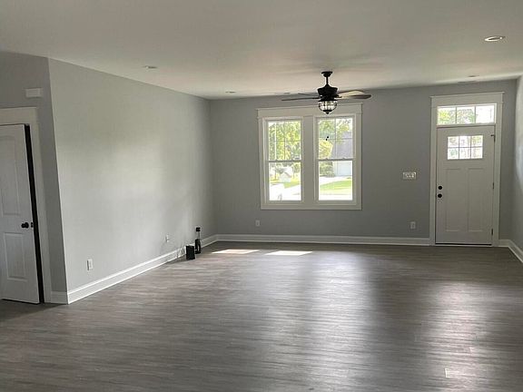 4th image of 305 Pine Knoll Circle