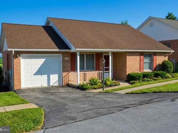 2820 Carlisle Dr #15, New Windsor, MD 21776