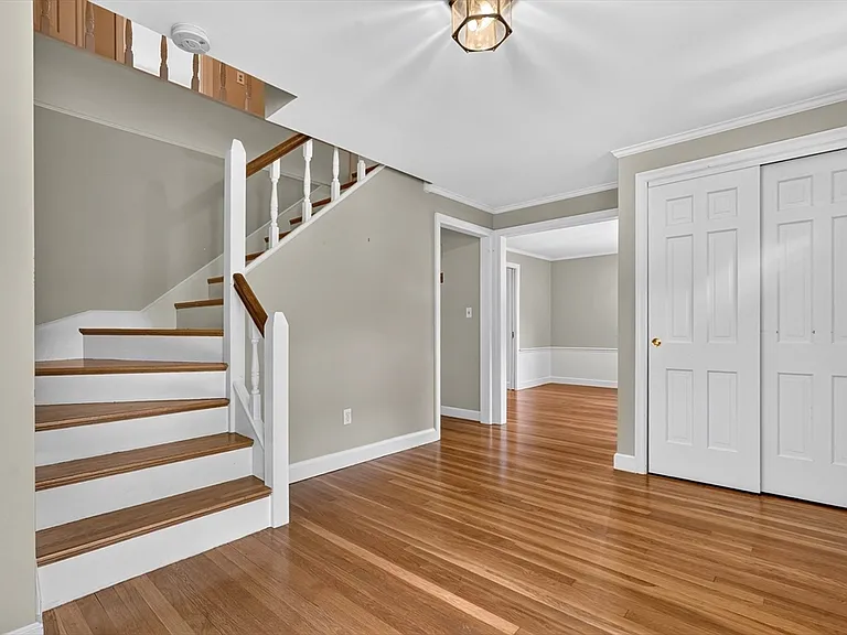 131 Montvale Rd — Photo 20