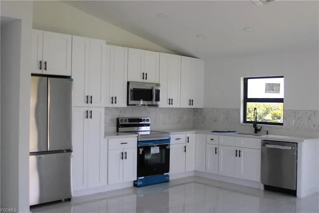 3 bed, 1308 sqft, $2,000 — Photo 1