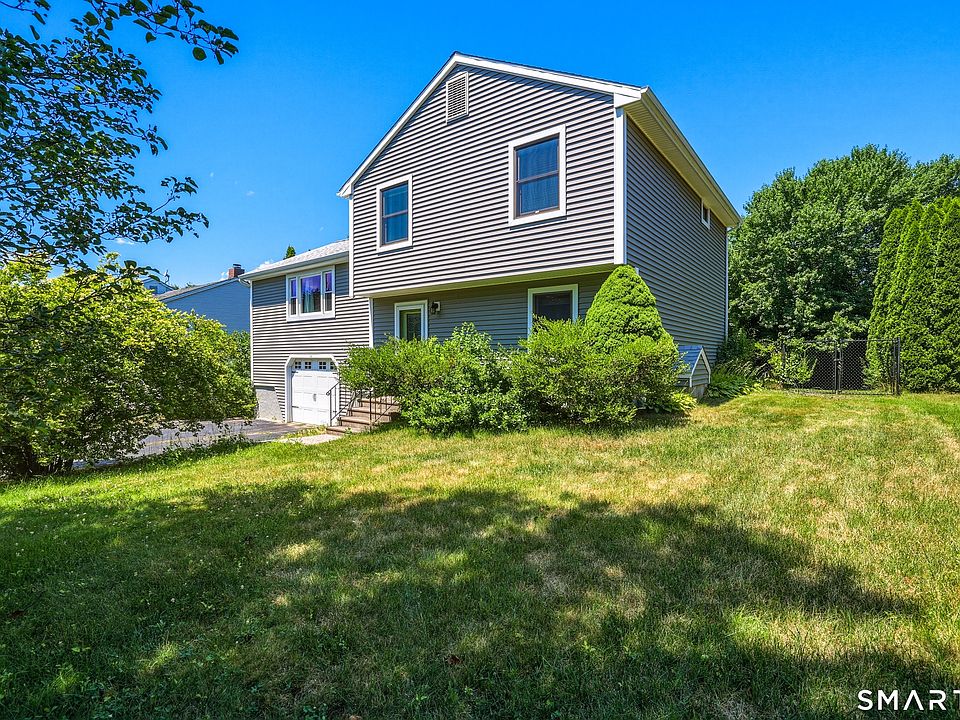 1st image of 82 Lake Garda Drive