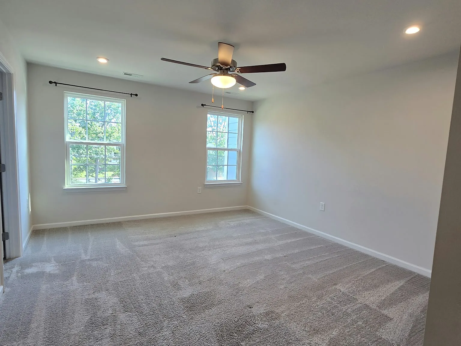 3 bed, 2.5 bath, 2041 sqft, $2,490 — Photo 4
