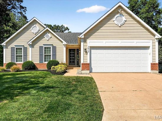 275 Strecker Farms Ct, Ballwin, MO 63011