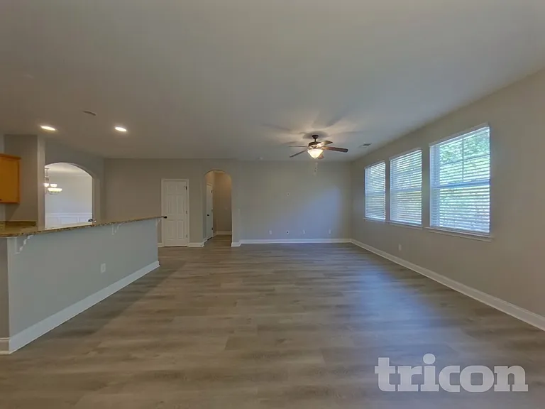 338 Bronze Dr — Photo 3