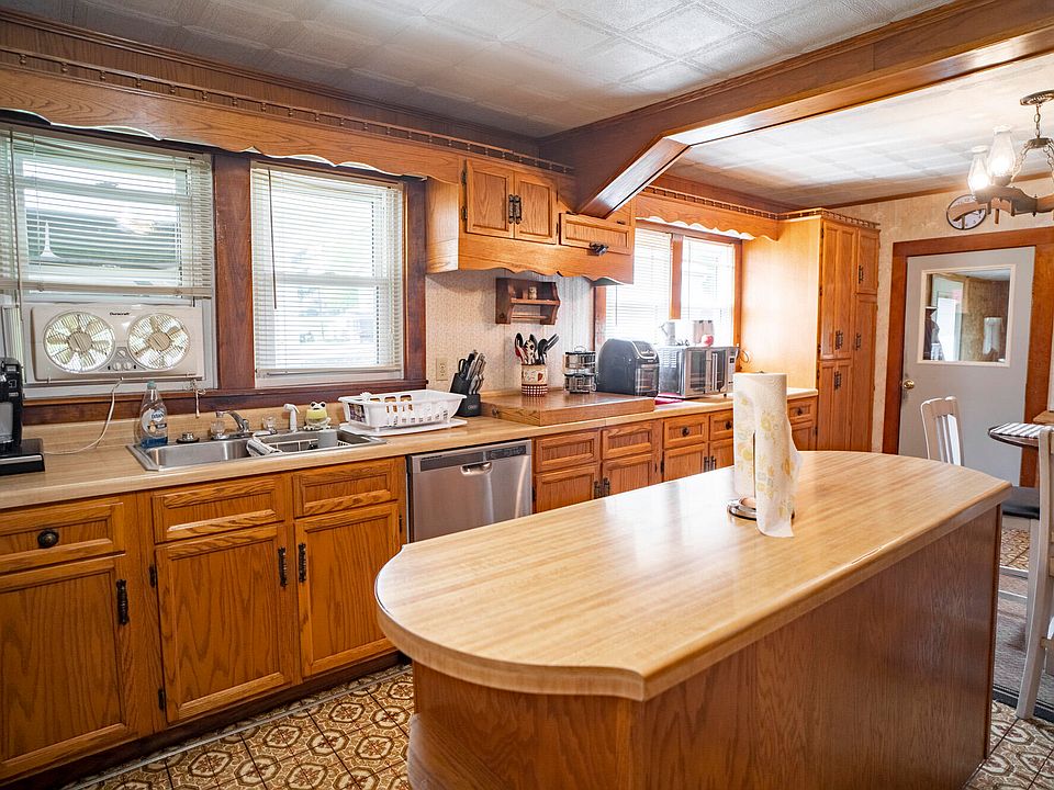 133 Maple St, Rupert, WV 25984 Zillow