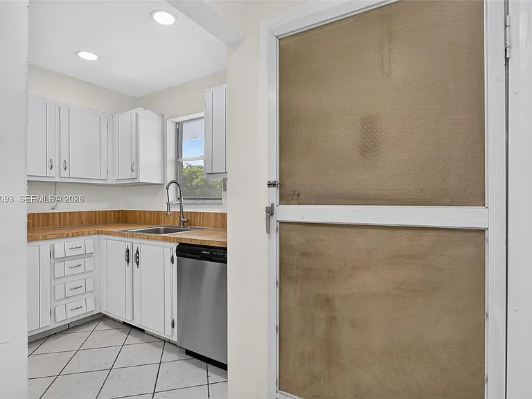 6080 NW 44th St #410 — Photo 5