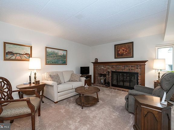 5th image of 156 Harvest Ln